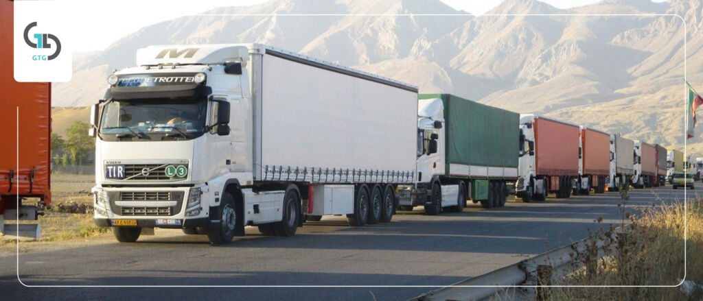 کامیون ها در حال صادرات کالا به سوریه